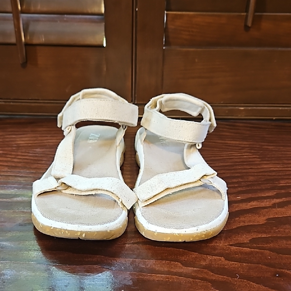 Zara Velcro Straps